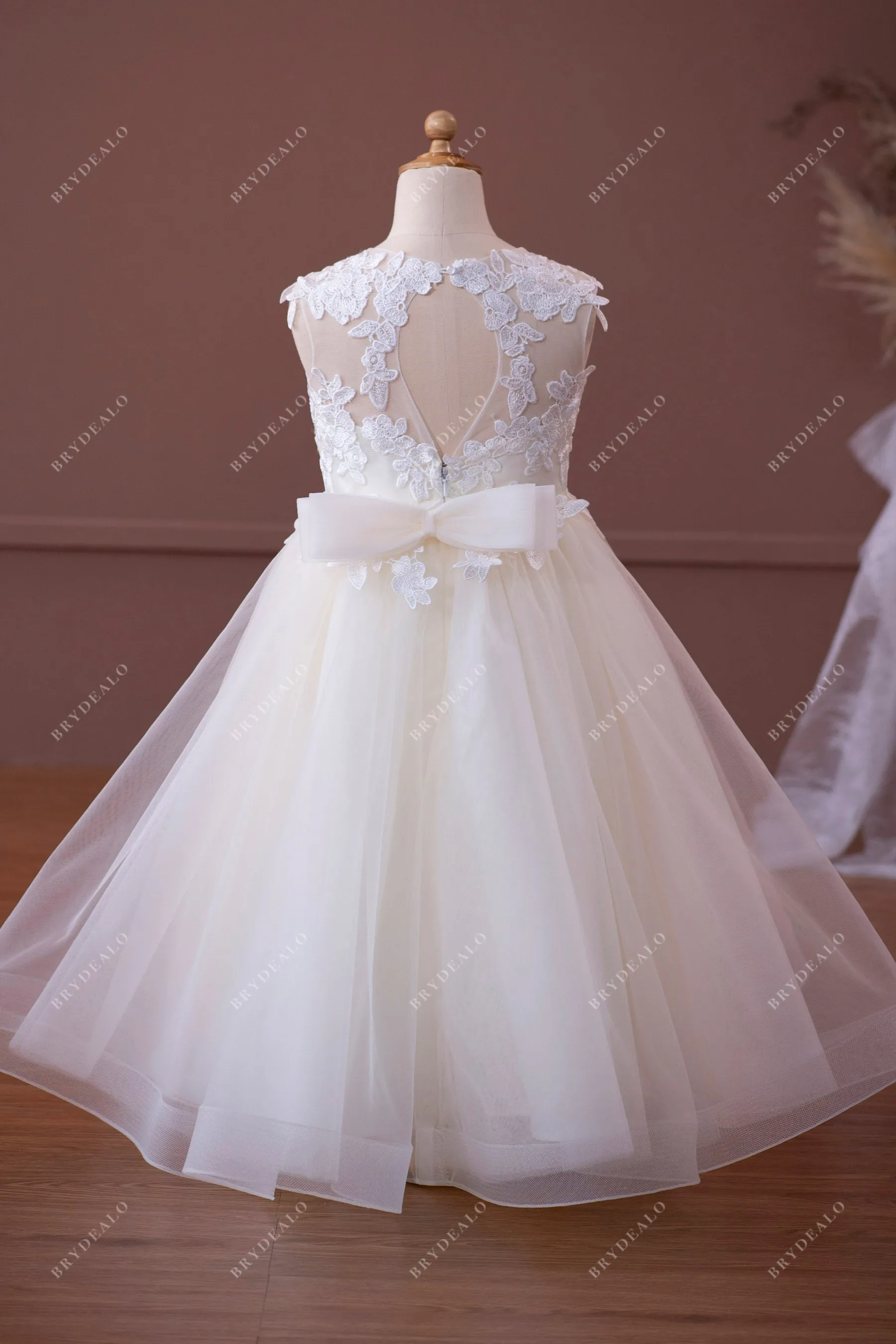 Cute Ivory Lace Tulle Keyhole Back Flower Girl Dress